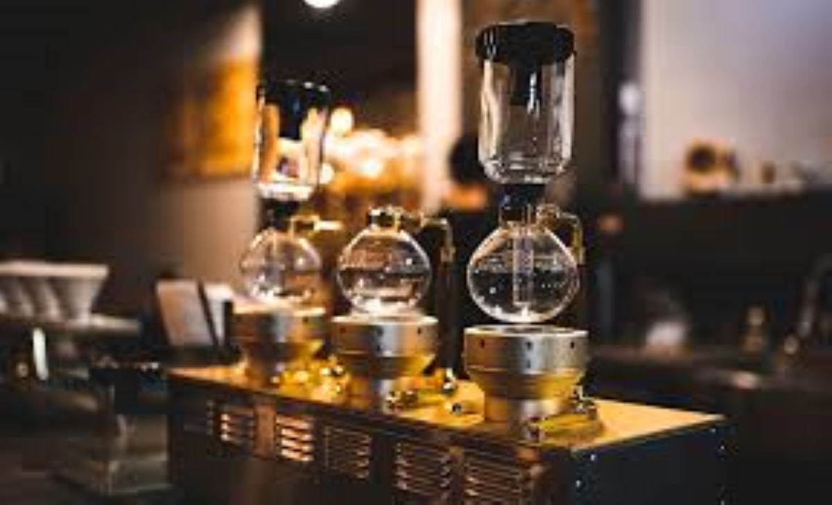 Mastering the Art of Brewing Siphon Coffee: American and Japanese Style